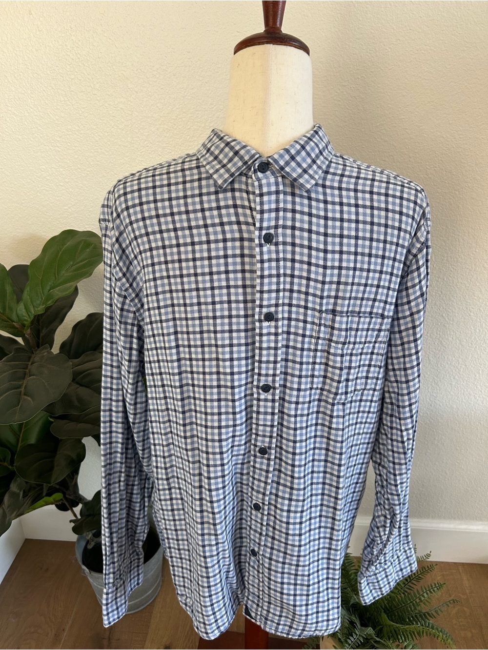 Men’s button down flannel shirt